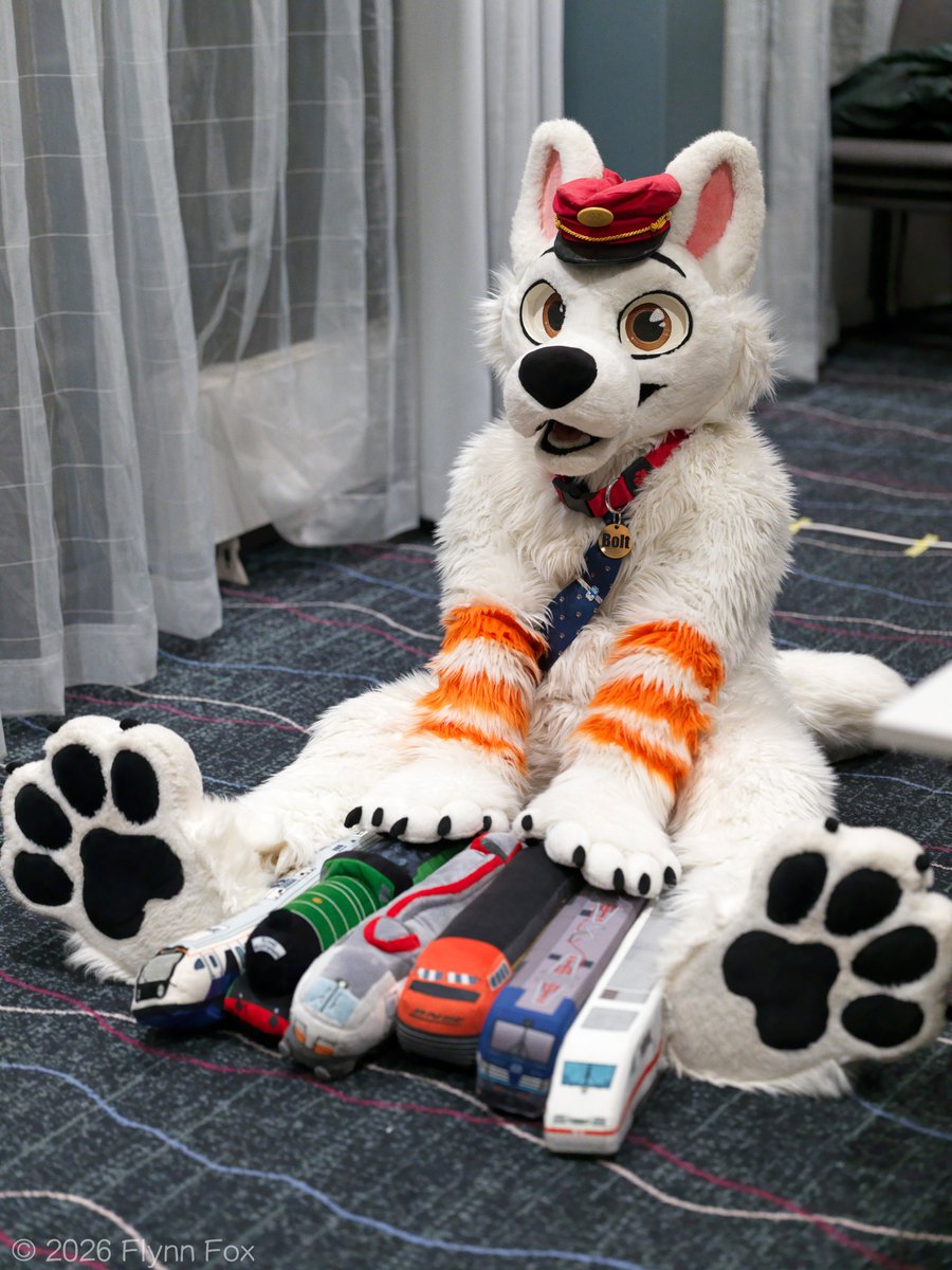 I'm a cute train depot 🚂

📸 <a href="/ArcticFoxHiro/">🐾 Flynn 🦊 @ VF 🐾</a>