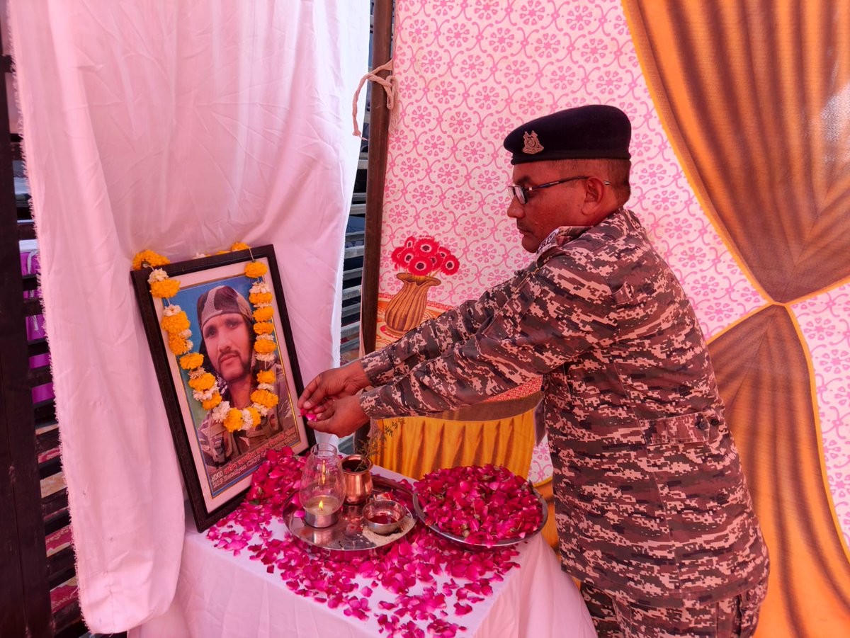 शहीदों को नमन : दिनांक 11/03/2026 को शहीद हव./जीडी. जगदीश प्रसाद बिश्नोई (219 बटालियन) निवासी- नोखा, जिला-बीकानेर  (राजस्थान) के शहादत दिवस पर ग्रुप केंद्र-प्रथम, केरिपुबल,अजमेर के नोडल अधिकारी द्वारा शहीद के घर पर विशेष कार्यक्रम आयोजित कर श्रद्धांजलि अर्पित की गई।