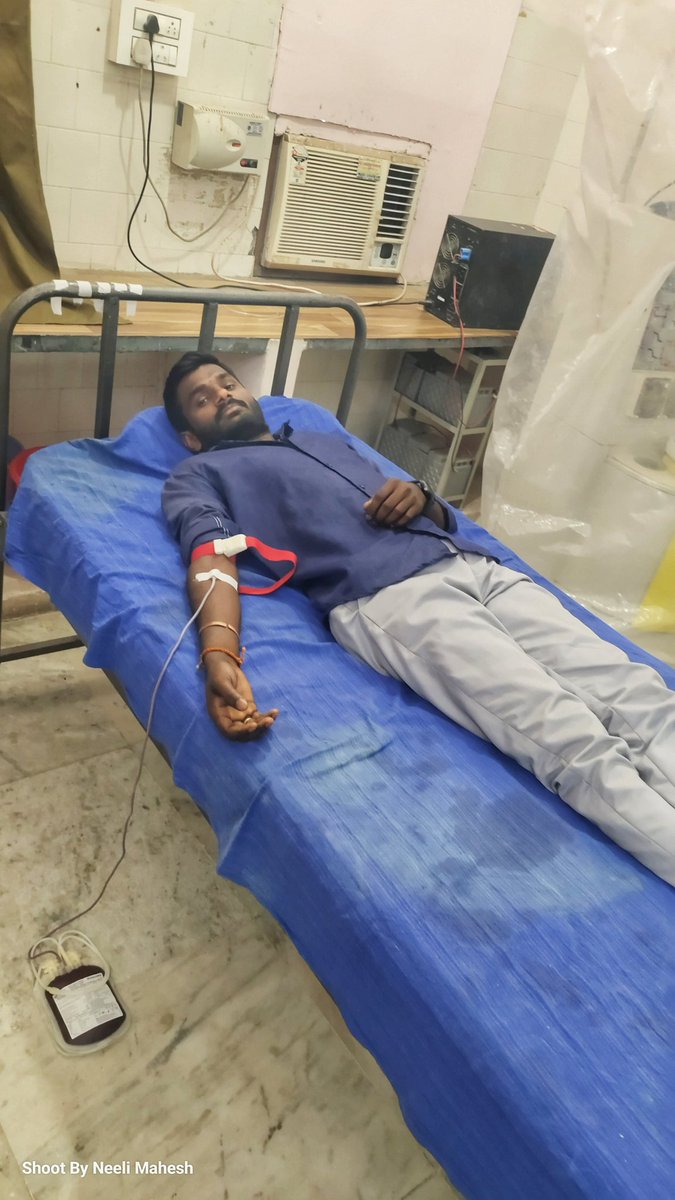 NeeliMahesh52's tweet photo. *పాలమూరు ప్రభుత్వ హాస్పటల్ లో నేలివిడి గ్రామానికి చేందిన ఆంజనేయులు కు  O+Postive రక్తం🩸(రక్తకణాలు) అత్యవసరంగా అవసరం ఉందని తేలసుకోనీ ప్రభుత్వ హాస్పటల్ కి వెళ్లి 7వ సారి  O+Postive🩸రక్తదానం చేయ్యడం జరిగింది...
#blooddonor #givebloodsavelife
#neeli_mahesh_koukuntla https://t.co/bRTxpR1sFA