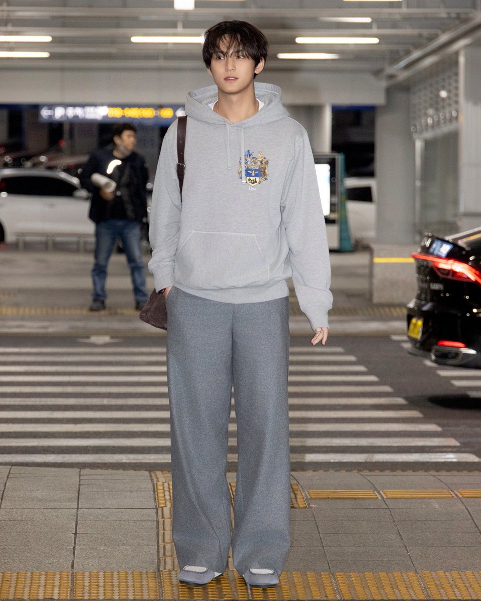 MensFolioTH's tweet image. #ALERT

เปิดภาพแอร์พอร์ตลุคของหนุ่ม Mingyu แบรนด์แอมบาสเดอร์คนสำคัญของ Dior (@dior) ระหว่างเดินทางมายังประเทศไทยเพื่อร่วมงานอีเวนต์ประจำคอลเลกชั่น Spring Summer 2026 ที่จะจัดขึ้นที่ Dior Gold House ในวันที่ 12 มีนาคม เวลา 17:00 น.

#MensFolioThailand
#DIOR
#MingyuXDior
#Minkyu
