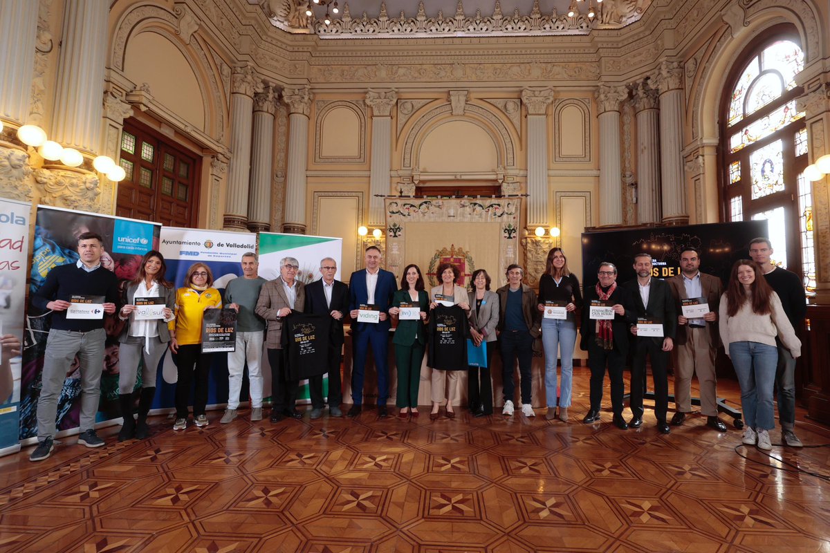 AyuntamientoVLL's tweet photo. ➡️ La concejala de Participación Ciudadana y Deportes, #MayteMartínez, ha participado en la presentación de la XIII Carrera Popular Nocturna ‘Ríos de Luz 2026’.

🏃‍♂️ La cita será el 11 de abril, uniendo deporte y solidaridad en las calles de la ciudad.

@DeportesVLL @infoVLL https://t.co/aBmztfe6hc