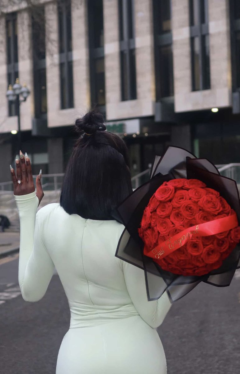 swirl_bwwm's tweet image. We are Owen and Lola 🤴🏻👸🏿 two people from completely different worlds who met on Hinge a few years ago and clicked instantly. From a simple coffee date on a freezing winter night, everything changed.

The easiest “YES” of my life. Forever starts now.
#shesaidyes #proposal #swirl