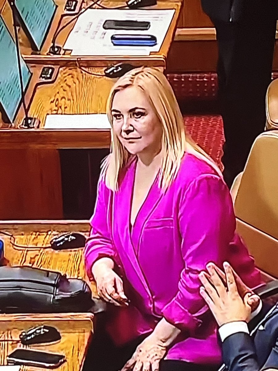 Los 2 perdedores de esta jornada, Pamela Jiles y Franco Parisi.

La primera se juraba con el poder de la cámara y Parisi se juraba próximo Presidente.

Se alinearon con la extrema Izquierda y lo perdieron todo.