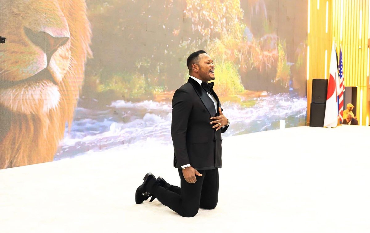 AlphLukau's tweet image. PRAY. Speak to God before you sleep/when you wake up. Every evil plan against your destiny catches fire now. No weapon formed against you shall prosper. [Isaiah 54:17] #DivineProtection #FireOfGod #coveredbygrace