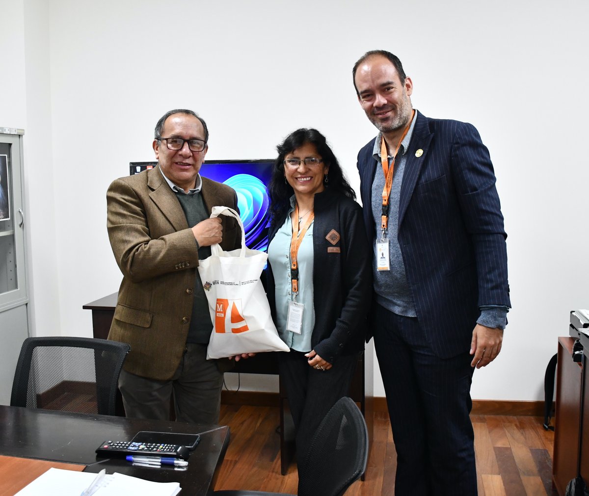 El Director General Ejecutivo de IBMETRO se reunió con Raúl Castro Domínguez, Presidente de RED LABEC, para coordinar acciones que impulsen la acreditación, la competencia técnica y la confiabilidad de los ensayos y calibraciones en Bolivia.

#IBMETRO #REDLABEC #Acreditación