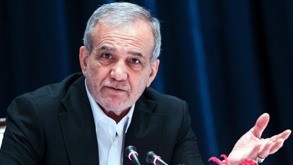 İran Cumhurbaşkanı Mesud Pezeşkiyan:

Silahlı kuvvetlerin yiğit askerleri, Hz. Ali’nin  şu sözünü kendilerine rehber edinmişlerdir:

“Eğer dağlar yerinden oynasa bile sen sabit kal. Dişlerini sık. Başını Allah’a teslim et. Adımlarını yere sağlam bas. Gözünü düşman ordusunun