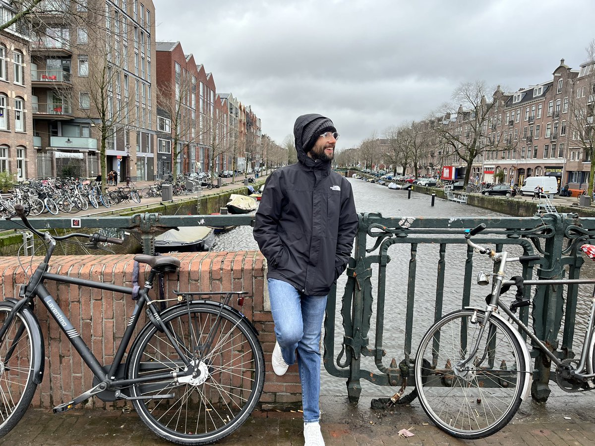 La efeméride del día es que hoy, 11 de marzo, es cumpleaños de <a href="/pavelunes/">Pavel</a>. El amor de mi vida, mi mejor amigo, mi partner in crime. Vayan a felicitarle. 😊