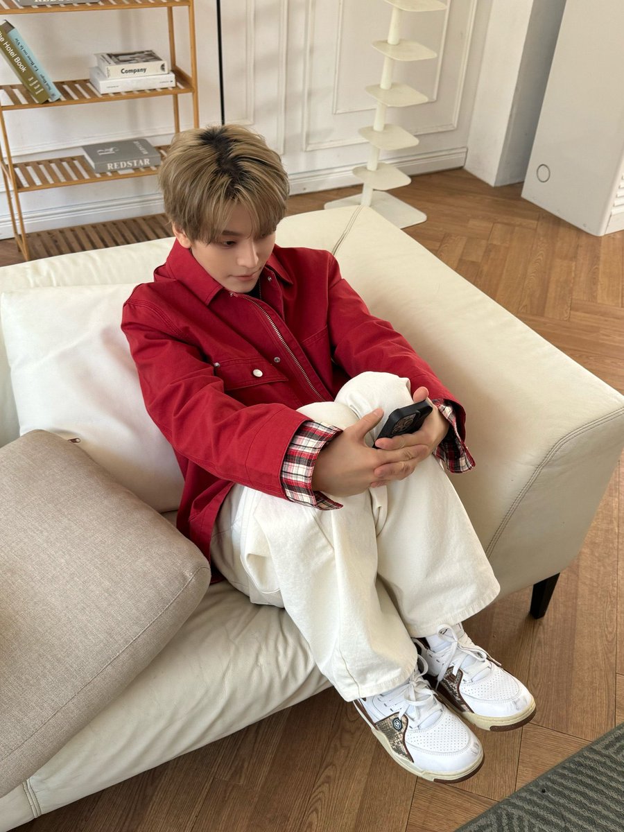 근데 이거 사진찍힌다고 귀척한거 아니고 ㄹㅇ루다가 ㄹㅇ로 현실로 이러고 폰하는거임? 안믿기는데