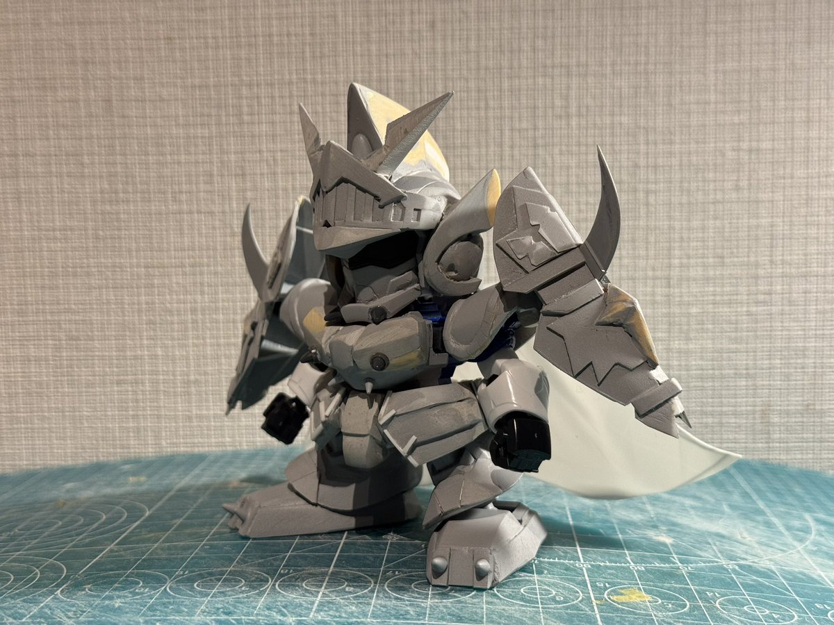 騎士GP02のマントと盾（形だけ）作りました。
かなりいいバランスになってきました😊

レジェンドBBが手に入らない中、なんとかここまで来た…

#SDガンダム #俺SD作ってるぜ #ガンプラ #聖機兵物語