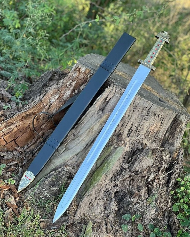 knivesseller's tweet photo. ⚔️ Gladius Sword for Sale! Handcrafted with a sharp, straight blade and authentic Roman design. Perfect for history buffs, collectors, and martial arts enthusiasts. #GladiusSword #USAMade #RomanSword #SwordCollector #MartialArtsGear #HistoricalSword https://t.co/K0GiYR3nzS