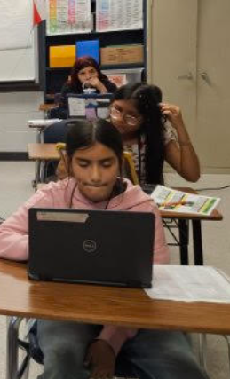 JohnStem_EISD's tweet image. Learning new words! 📖✏️ Instructor Medina’s 6th grade Discovery Language students are growing their Spanish vocabulary every day 🌟💬 #LearnSpanish #VocabularyFun #LanguageLearning