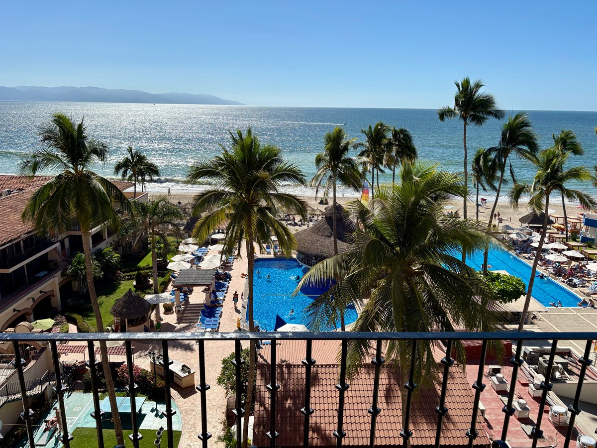 Carolyn 🇨🇦 tweet media