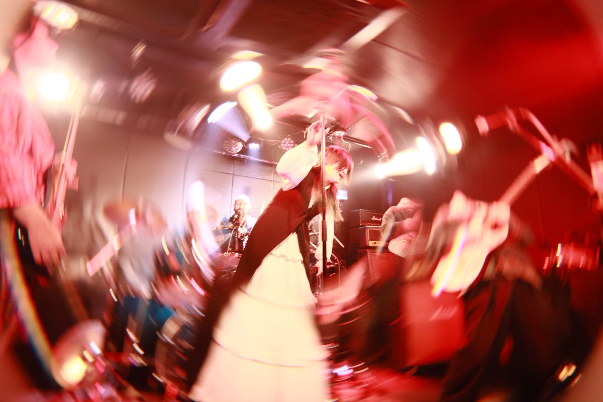 utautau_knt's tweet photo. anomari 1st LIVE 
ありがとうございました。

約6年ぶりにライブハウスに戻ってきたけれど、超満員なんて初めてだよ。出演者がフロアに出れないくらいの満員御礼。幸せこの上ないね。

公式Instagramには全員の写真を載せたので、Twitterはお気に入りの写真を載せとくね。https://t.co/gA9rTmkHfy https://t.co/VFy6mWijXH