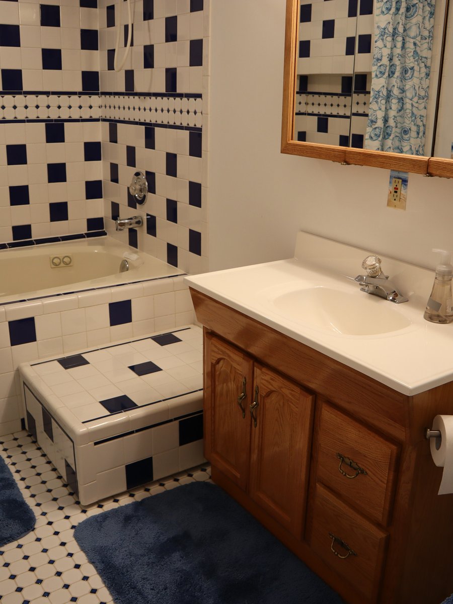 pietowntv's tweet image. Tonight on #HouseHunters 🏃‍♂️
#California transplants are ready to start a family and buy their #firsthome in #Maryland. He wants something spacious to fill with his quirky #collectibles, but her quest for a smaller place with #renovation projects terrifies him.

10|9c on @HGTV ✈️