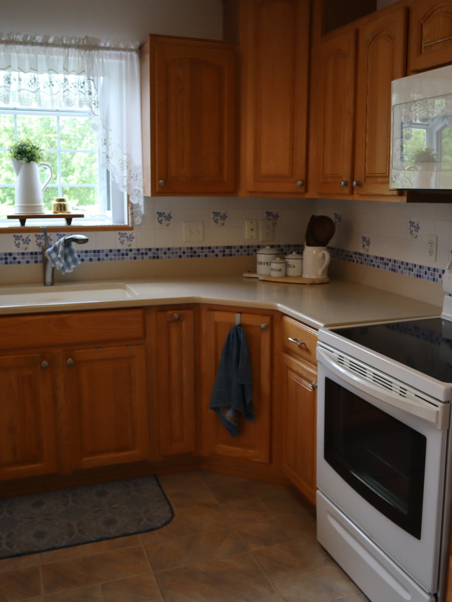 pietowntv's tweet image. Tonight on #HouseHunters 🏃‍♂️
#California transplants are ready to start a family and buy their #firsthome in #Maryland. He wants something spacious to fill with his quirky #collectibles, but her quest for a smaller place with #renovation projects terrifies him.

10|9c on @HGTV ✈️