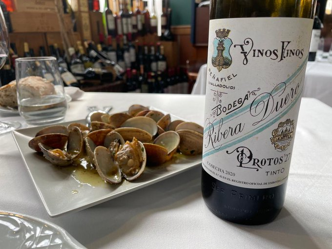 Bodegas_Protos's tweet photo. Almejas a la sartén + #Protos27, un maridaje que enamora🍷♥️
📍Terraza de Viesques (Gijón) https://t.co/79CBn9fC9x