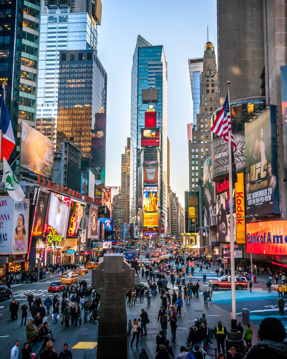 Para el que quiera irse una semana a deslomarse a Nueva York encontré vuelos ida y vuelta desde 573 USD 🇺🇸

No tiene ningún gasto adicional: turismo.city/4b6x04s