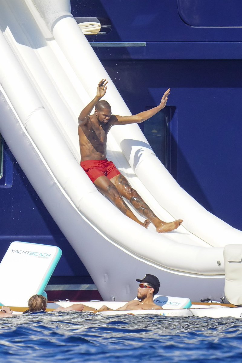 Molly Morrison tweet media