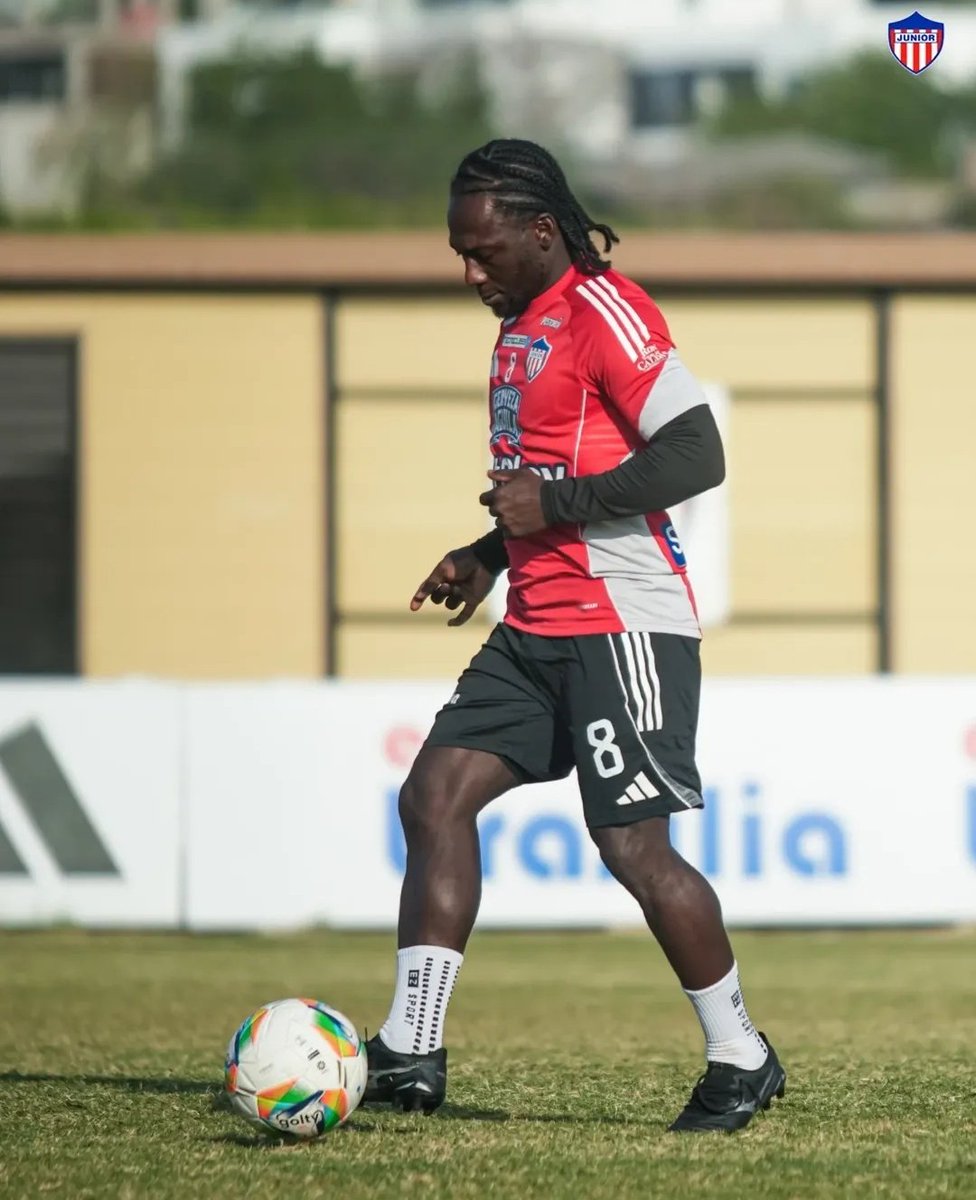 Tal vez no sea el mejor atacando, ni el mejor defendiendo, ni sea el mejor pisando el área, ni protegiendo el balón, ni le haga un gol a nadie, ni ponga un pase para adelante, ni tenga pelota quieta, ni tenga juego aéreo, ni marque, ni estorbe, ni sirva para ni mierda,