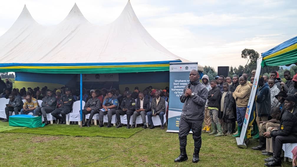 UR- RADIO SALUS tweet media