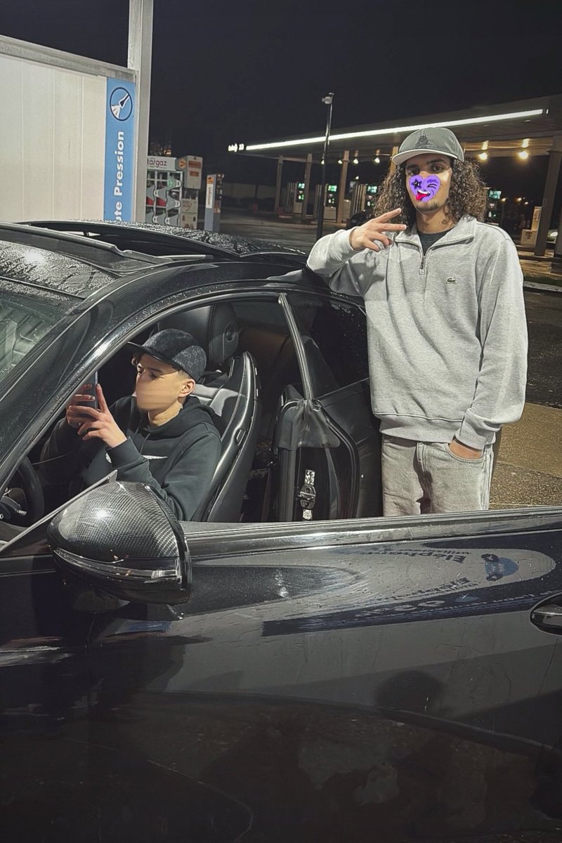 *After Eddine got a luxury car, Eddine prefers to show it off in front of the reader~*