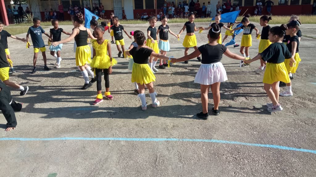 Festival de Composiciones Gimnásticas BASE del nivel educativo Primaria en la demarcación del combinado deportivo#3 del consejo popular Sur municipio Morón 
#InderCavFidelVive