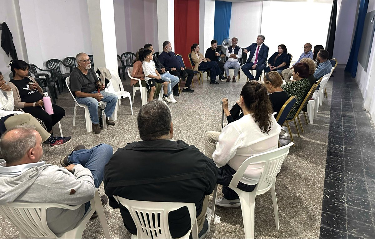 Nos encontramos en el Municipio G junto a autoridades y referentes de la zona.

Continuamos con estos encuentros en los distintos municipios, intercambiando ideas y escuchando aportes para seguir construyendo y fortaleciendo el trabajo entre todos. 🙌🏻