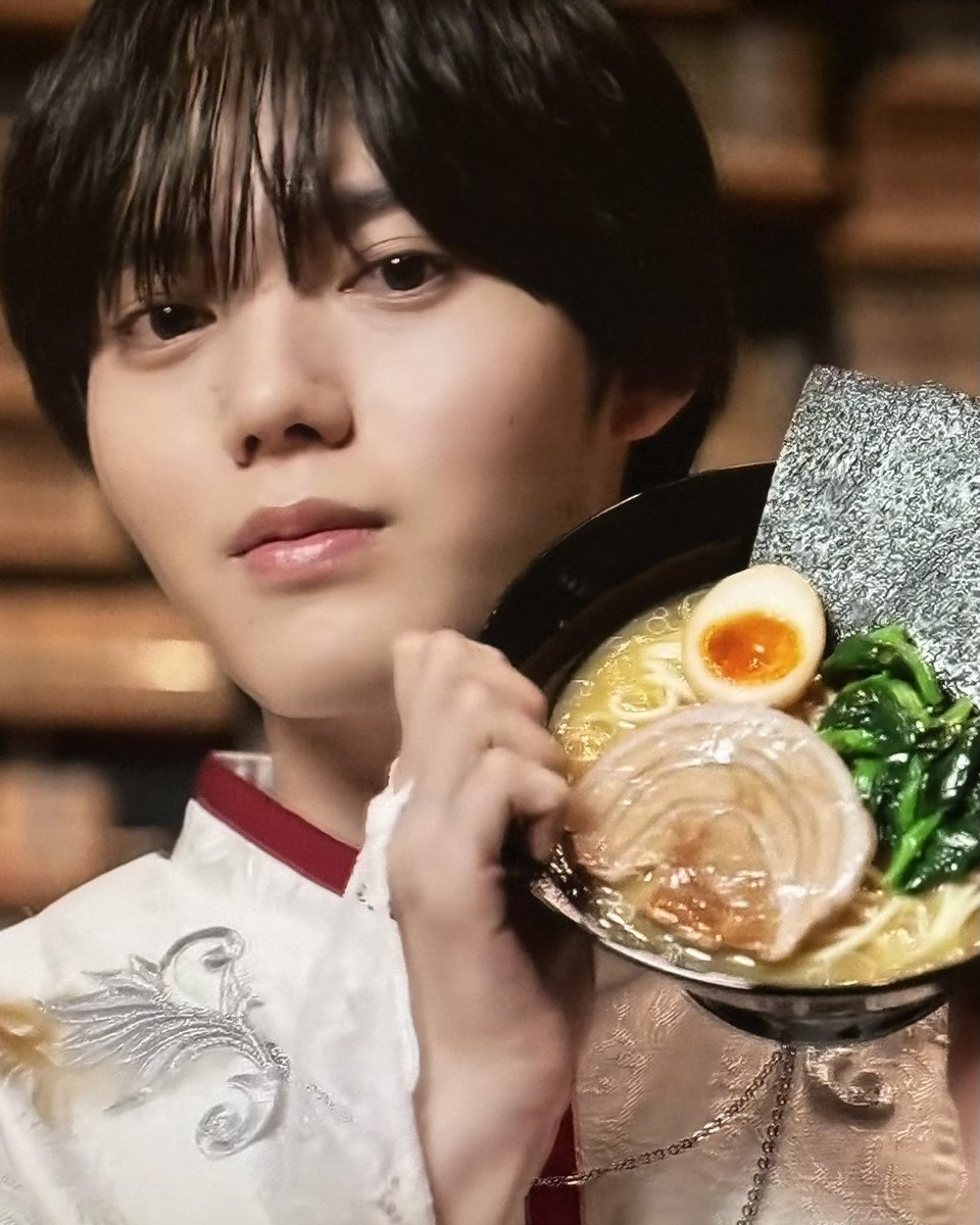 ラーメンの食品サンプルと写真を撮る #小泉光咲 さん (23