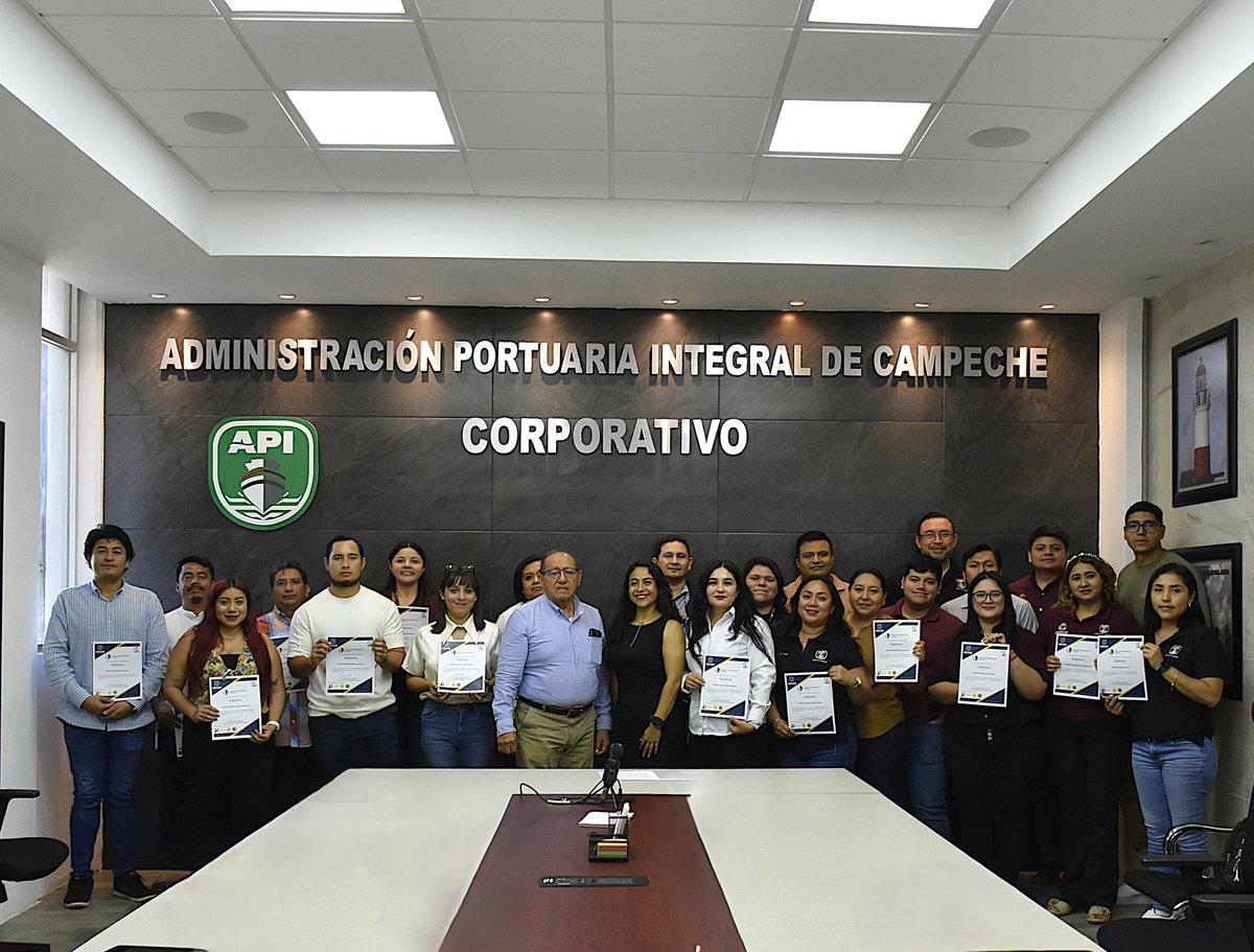 AgapitoCeballos's tweet image. Entregamos a 34 servidores públicos la constancia del Diplomado en Gestión Documental y Administración de Archivos, impartido por la #COTAIPEC, INAI, Archivo General de la Nación y el Centro de Investigaciones Jurídicas de la Universidad Autónoma de Campeche.