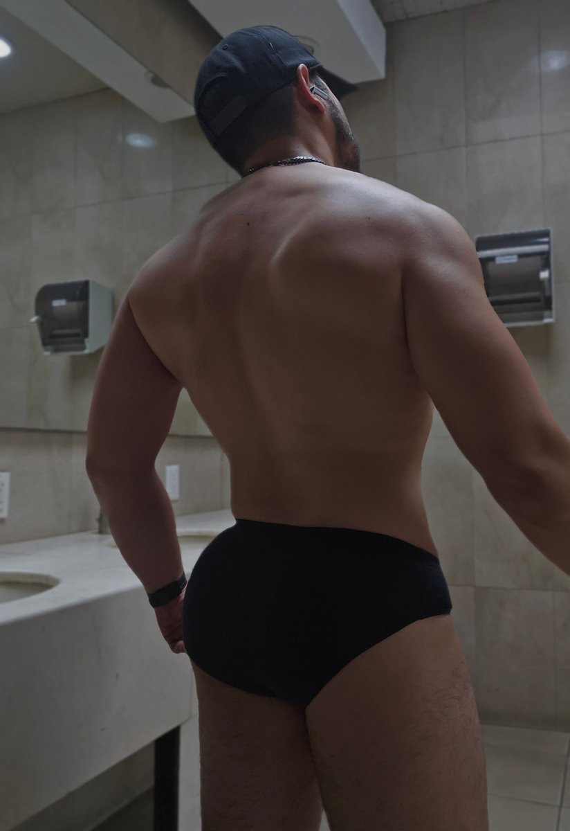 AaronFit37's tweet photo. Dale Luz y la Oscuridad desaparecerá sola 🖤🔥 https://t.co/EYEpfEdMEN