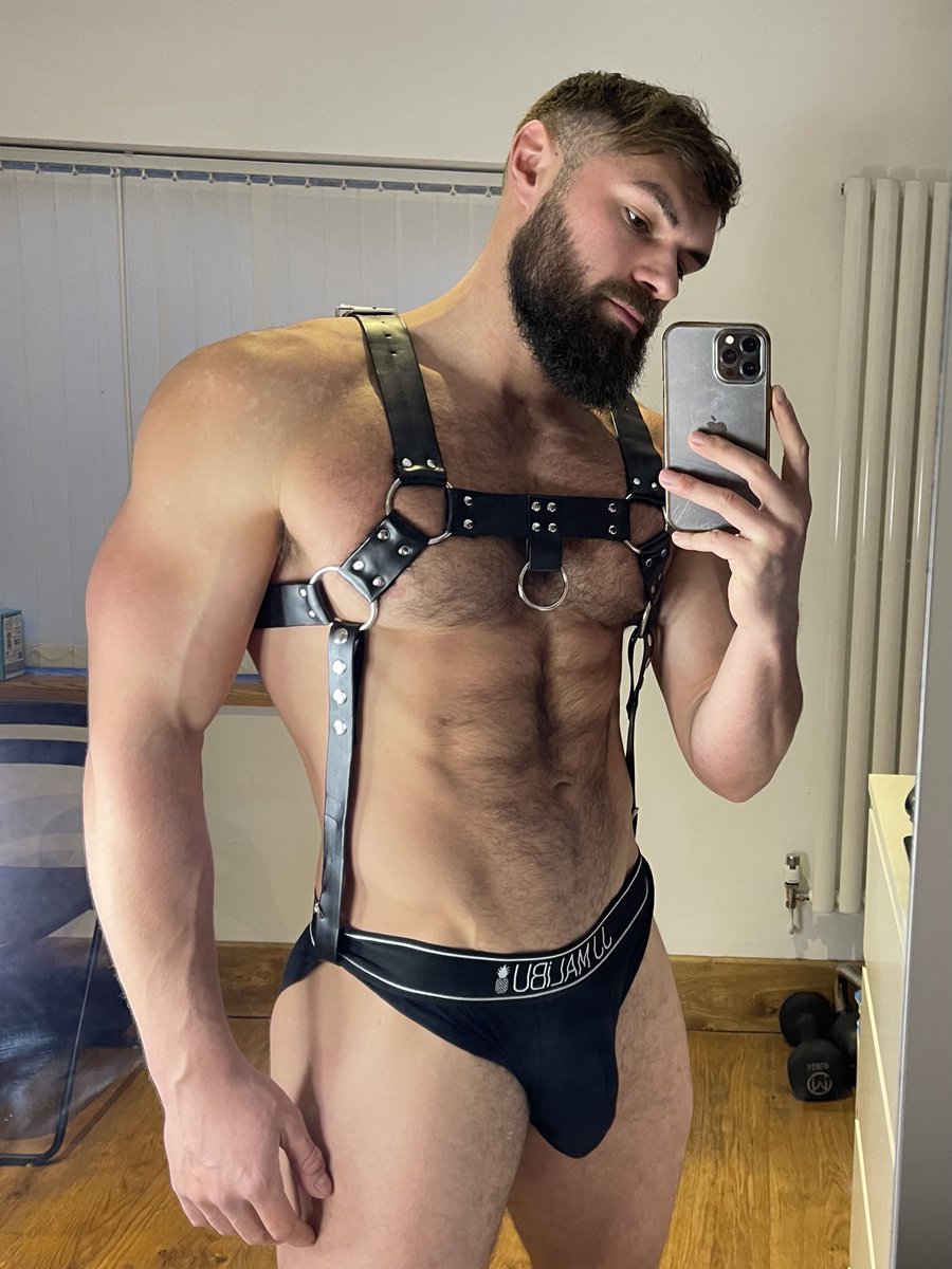 CHRISBSFW tweet media