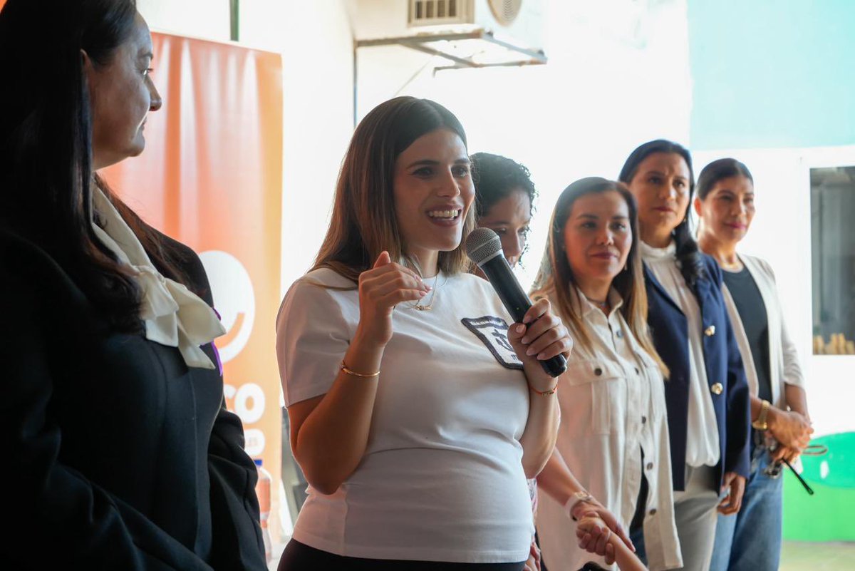 PrisFrancoB's tweet photo. En Ameca visitamos la Estancia Infantil “Corazoncitos Mágicos”, un espacio donde 60 niñas y niños reciben cuidado, atención e inclusión para crecer en un entorno seguro y digno. https://t.co/cReFt6TQO7