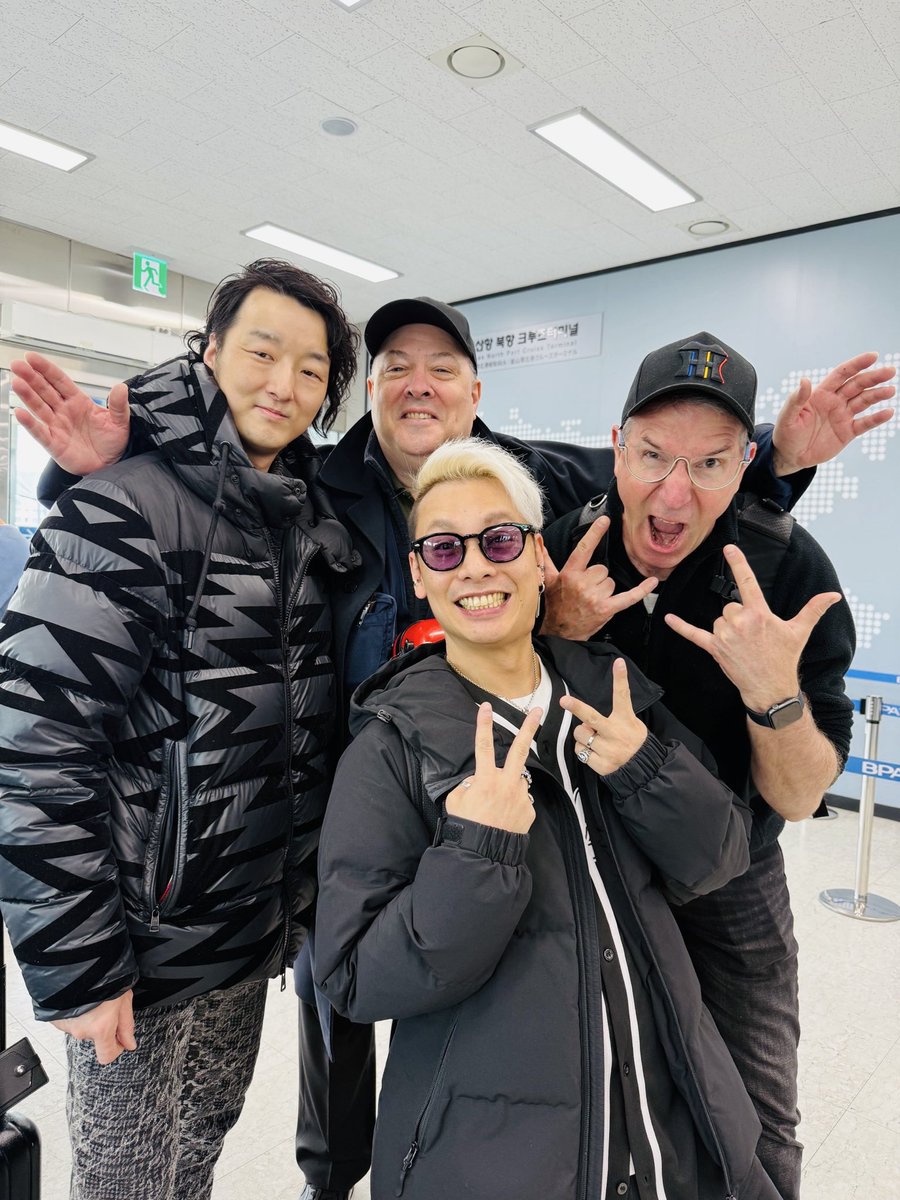 david_ramsay's tweet photo. I’m thankful to be performing on the Diamond Princess right now ! 2nd photo with my fellow great entertainers 👏🏻👏🏻👏🏻
@thecheckerboardguy 
@katei_violin
@jugglertempei
@anogaijin_ https://t.co/9YDwjSe1Sy