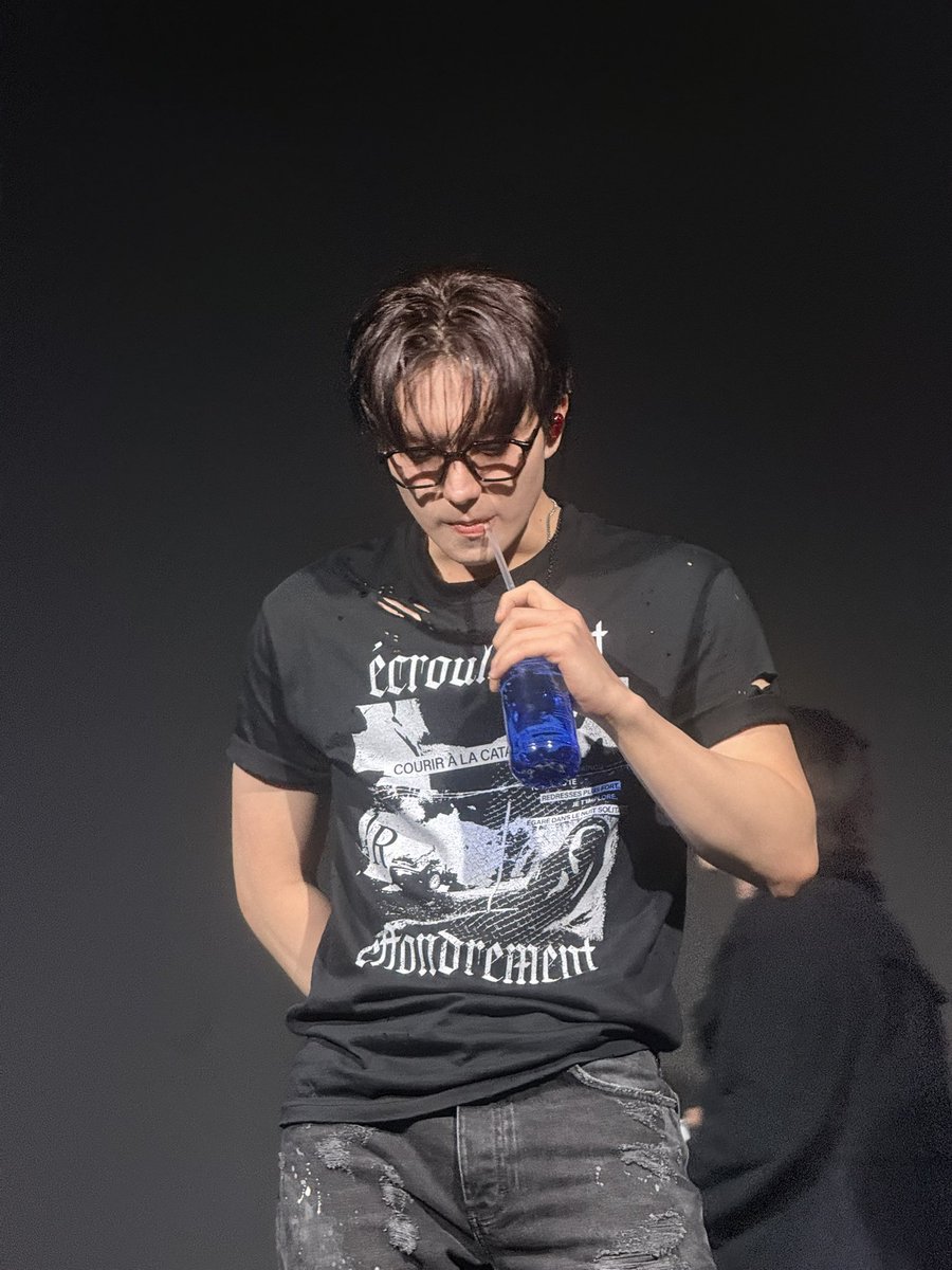 outofvnus's tweet photo. siwoo had everyone in madrid in a chokehold LIKE….

#SIWOO #AquaHalo_Madrid #JUSTB https://t.co/3RRYO6vlzs