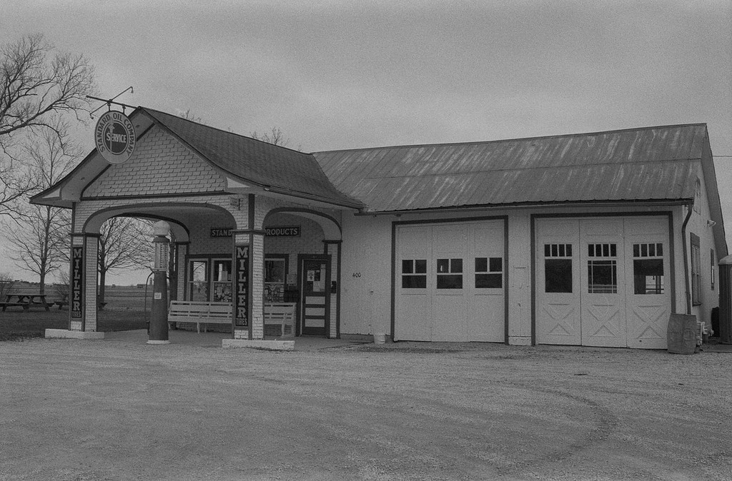 UtahFilmPhoto's tweet image. Standard Oil Gasoline Station - Route 66 - Odell, Illinois. Camera: Olympus OM-1N MD (1979). Film: FPP Hand Rolled BW ISO 400. #route66 #filmisnotdead