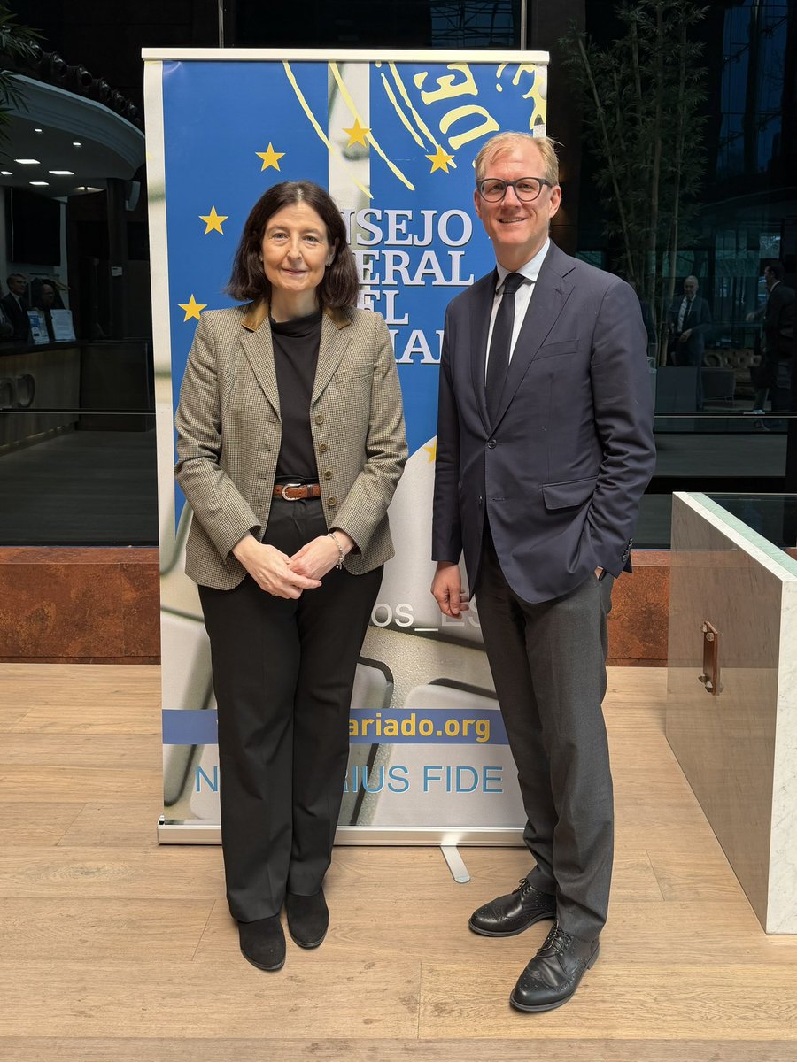 Notarios de España tweet media