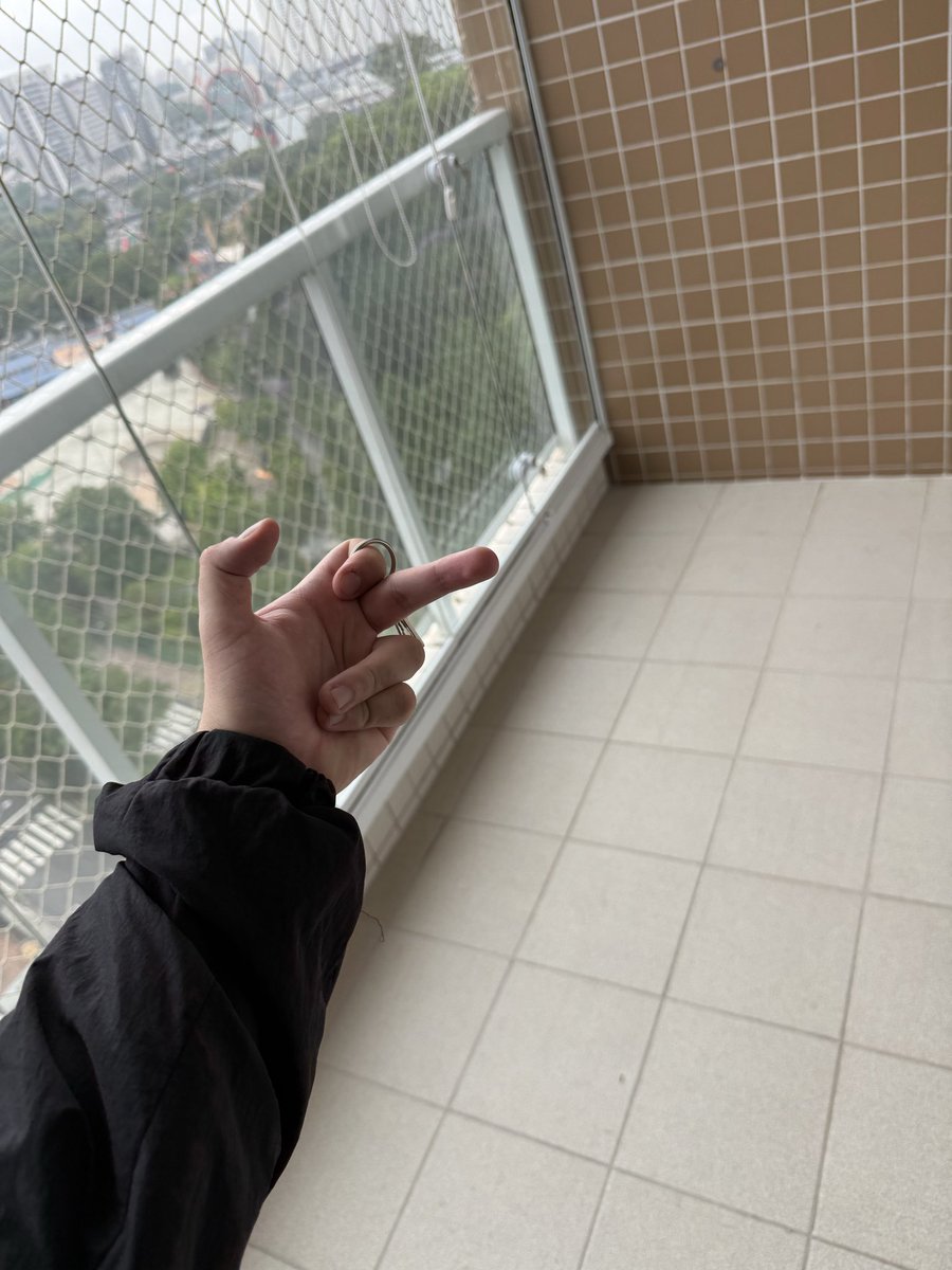 Meu salário é 10k dólar por mês, dá uns 51k reais por mês com o dólar a 5,14

Hoje consegui compra meu primeiro apartamento em São Paulo com 19 anos de idade.