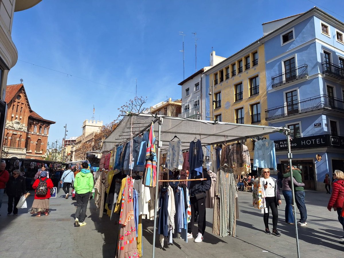 AjuntamentVLC's tweet photo. ▶️ Amb motiu de les #Falles26 🔥 se suspenen els #mercats extraordinaris de 🛍️ #Russafa i Mercat Central, el dia 16 de març, de #Jerusalem, el dia 17 de març, i 🏬 el mercat periòdic festiu de la Plaça Redona, els dies 15 i 19 de març.
🔗https://t.co/gOBfHuUxo9
#MercatsVLC https://t.co/mEo6MLtshI