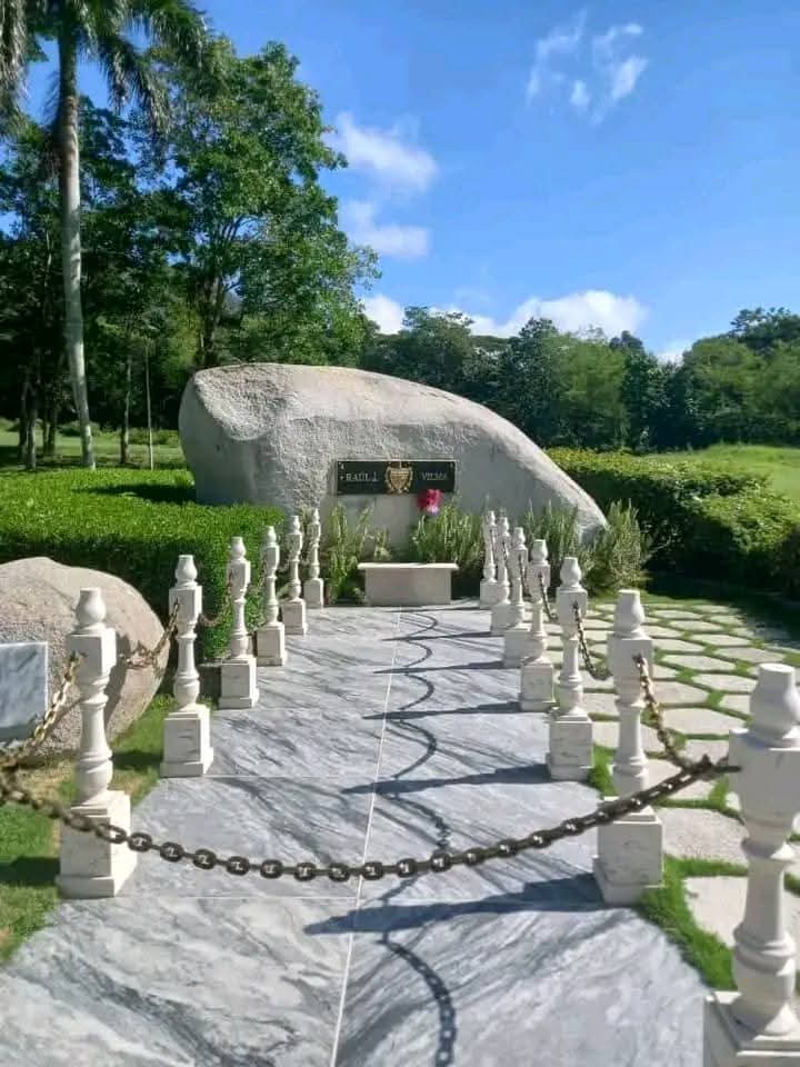 BanesDGE's tweet photo. 🇨🇺Evocamos nuevo aniversario de la creación del Segundo Frente Oriental "Frank País", que se convirtió a partir de su fundación en una poderosa fuerza, ejemplo de organización económico, político y militar. Felicidades especialmente a su fundador, #Raúl https://t.co/dyrsBNPlon