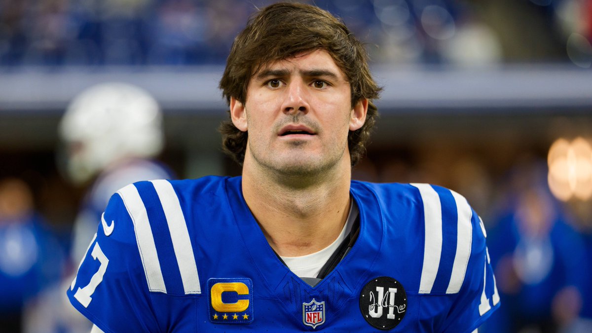 AroundTheNFL's tweet photo. 𝗕𝗥𝗘𝗔𝗞𝗜𝗡𝗚: Colts, QB Daniel Jones finalizing two-year, $88M contract, per @RapSheet + @TomPelissero 

https://t.co/8pVJumrd89 https://t.co/A45Jdje49B
