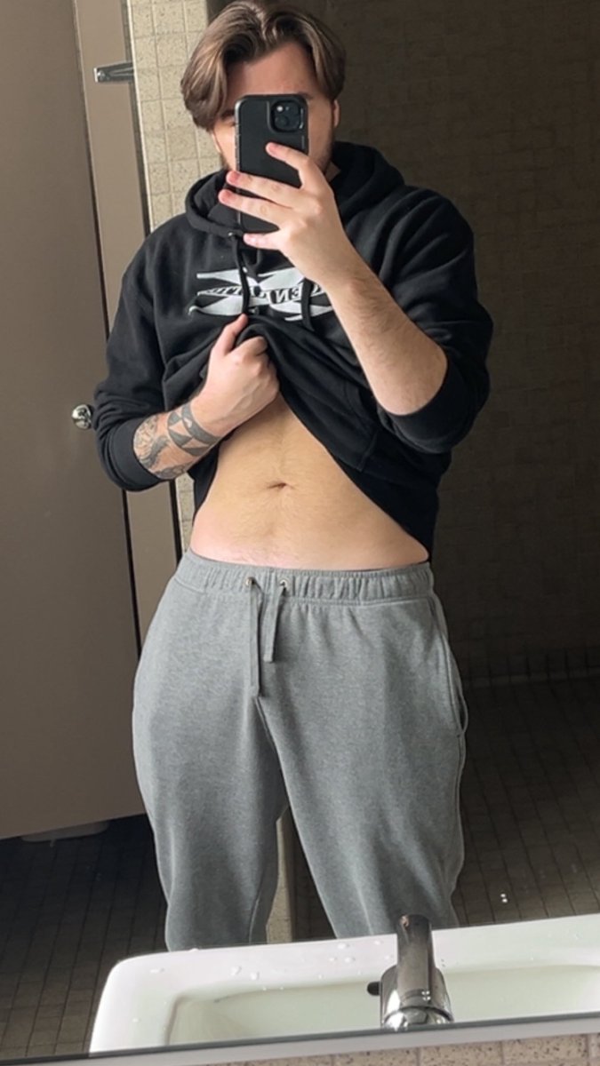 Pariah Moans tweet media