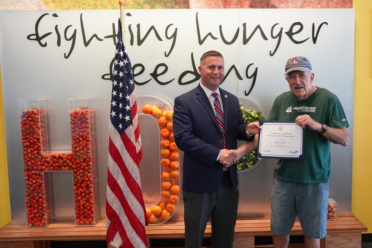feedhopenow's tweet photo. Second Harvest recently hosted @RepDarrenSoto to share updates on ongoing hunger relief efforts.

During his visit, Rep. Soto presented Harold "Coach" Sauter with a Certificate of Special Congressional Recognition for his volunteer efforts to feed Central Florida families. https://t.co/GKCfUUuwfE