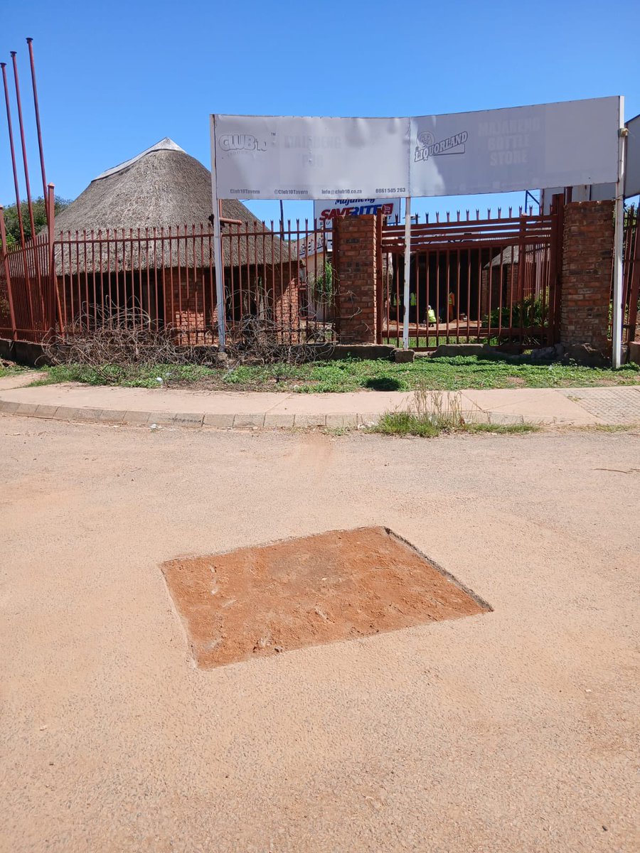 LemoSebo's tweet photo. 🚧 Ward 76 Update
A pothole on the road to Majaneng Clinic has been repaired, improving safer access for residents visiting the facility.
Maintaining roads to key services remains a priority.
#tshwaneworks
#Ward76 #ServiceDelivery #Majaneng https://t.co/p1JOqVdaSW
