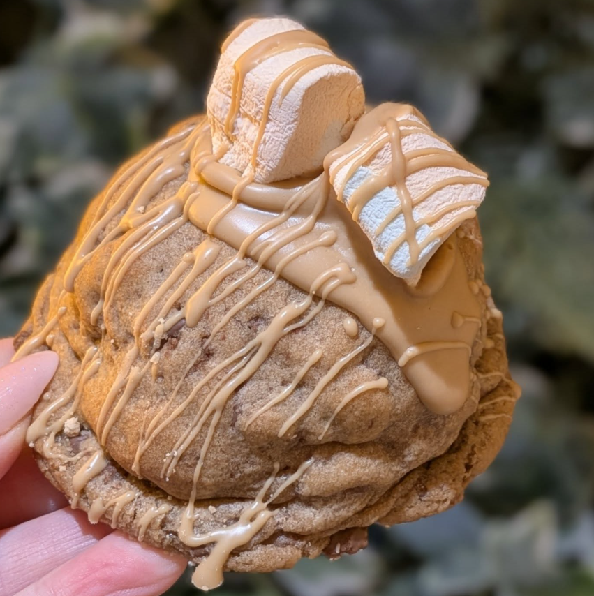 JMPosner's tweet photo. This Golden Crunchie Rocky Road stuffed Cookie, by The Hedgehog Bakery is the flavour combo you never knew you needed! 🤩🙌

Want to try to create your own golden combo? Experiment with our Gold Caramel spread 🤤

🔍 Vela Gold Caramel Spread 
https://t.co/IVU3lpAymn https://t.co/N9gd7afoN3