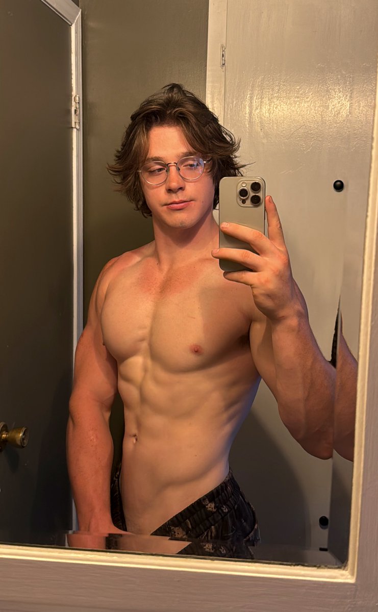 Peebs (70K+) tweet media