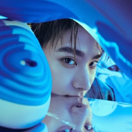 แก้มแอบล้นขอบโต๊ะมาเยยไอหนู