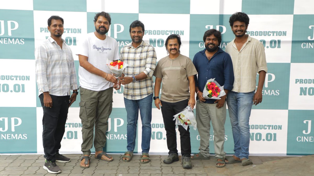 Chrissuccess's tweet photo. #JPCinemasProduction No.1 starts its shoot with an auspicious pooja.

https://t.co/S3KWorGl47

Stars Vivek Prasanna, Ananya, Muniskanth, Balaji Sakthivel. 

Written &amp; Directed by Ashok Ram. https://t.co/LvwRgIxpMx