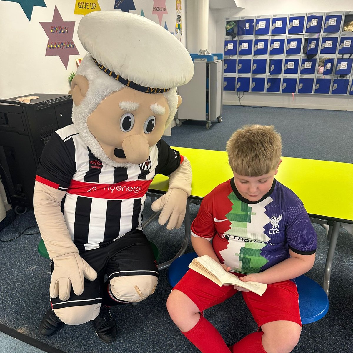 officialgtfc's tweet photo. 📚 Grimsby Town Foundation celebrated World Book Day by delivering over 1,500 free books to local schools through the Premier League Primary Stars programme, with help from Mighty Mariner and first-team players Cameron Gardner and Maldini Kacurri.

#GTFC