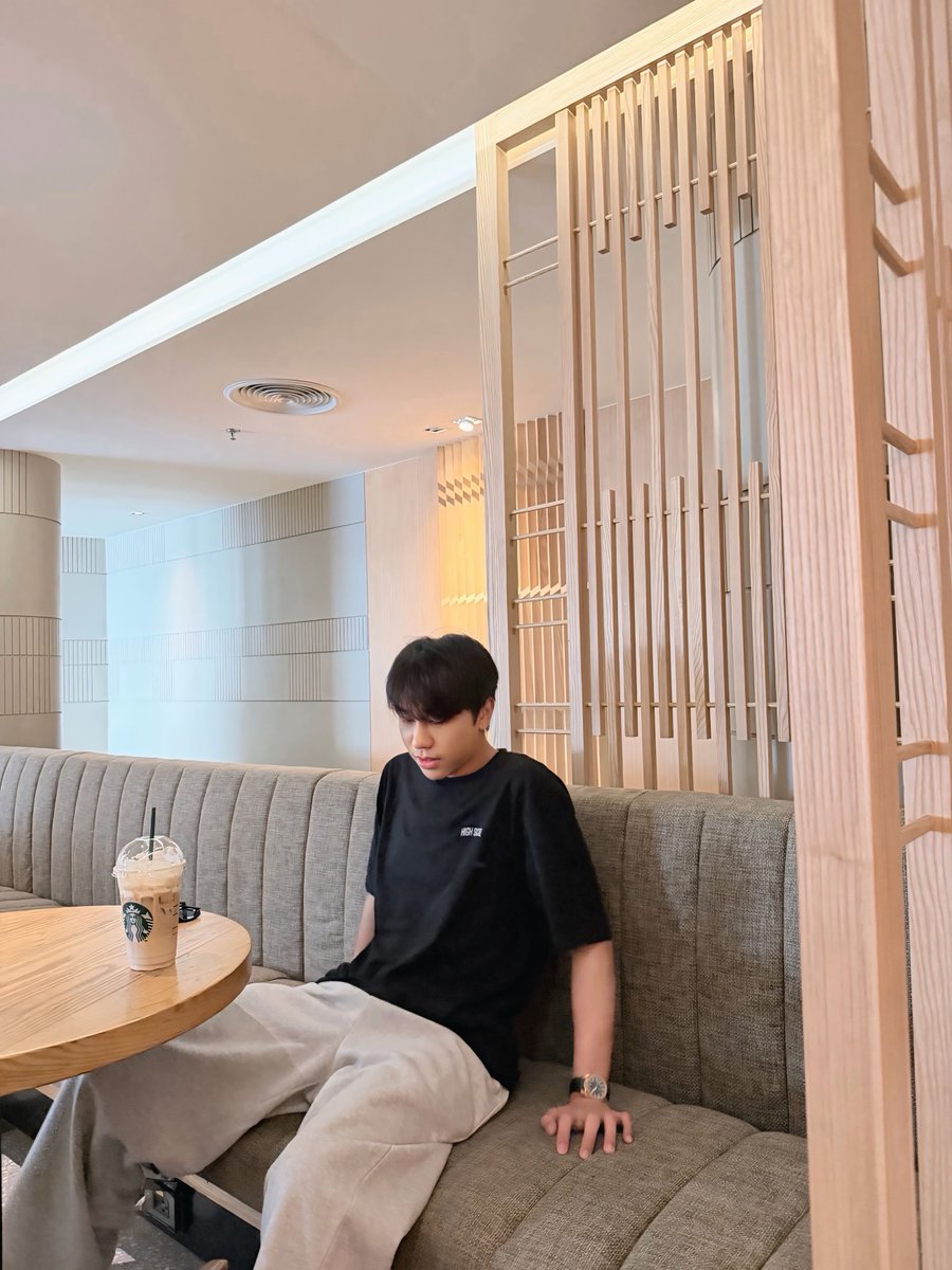 BssmrA's tweet photo. เง่น https://t.co/O5AYKZWbef