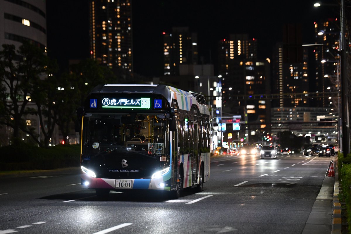 u_ht2m's tweet photo. TOKYO BRT

R001
足立231い1001
ZBC-MUM1NAE

TOKYO BRTの第一号車が勇退ということで撮影に。
2020年のプレ1次より6年という短い活躍でしたが、燃料電池の寿命もありリース期間満了での引退。
素敵なサボを掲げて終車まで走り抜けました。 https://t.co/Q6EF1utCmn
